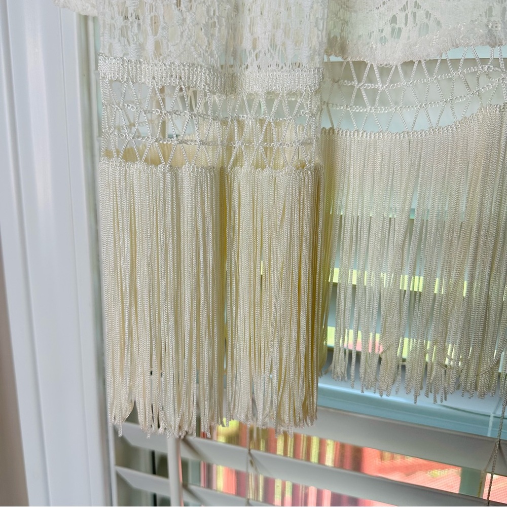 ๐ CREAM COLOR LIGHTWEIGHT TOP. PERFECT OVER TANK TOPS ๐ - Picture 5 of 7